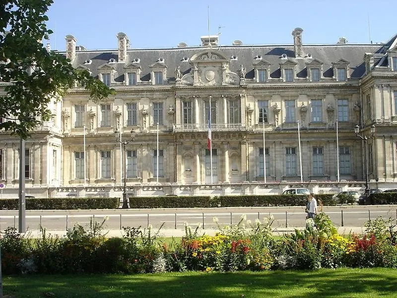 Majesté-Centre-Charmant Grenoble Daire